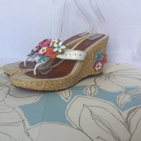 Coach Jesica White Patent Flower Details Wedge Platform Thong Sandal - Size 10 - Picture 5 of 9